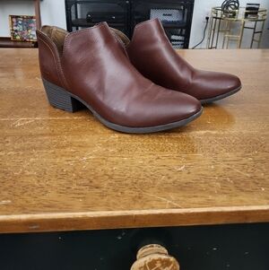 Born b.o.c. Brown Ankle Boots